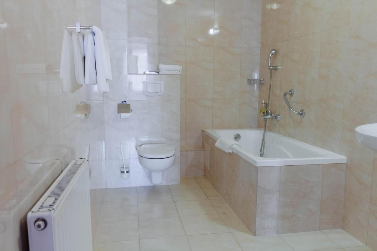 Hotel Jakub Sobieski 와와 외부 사진